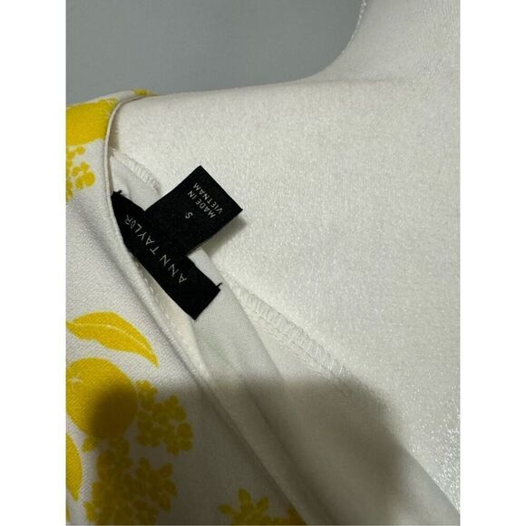 Ann Taylor lemon print blouse flutter sleeve S - Picture 5 of 6